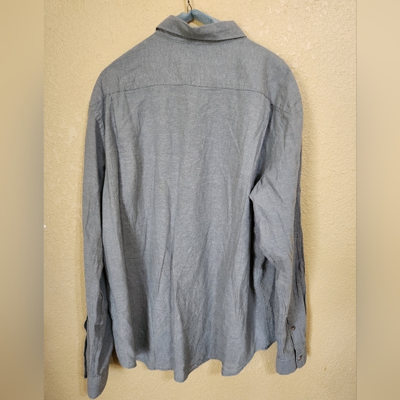 Button down - Picture 2 of 3